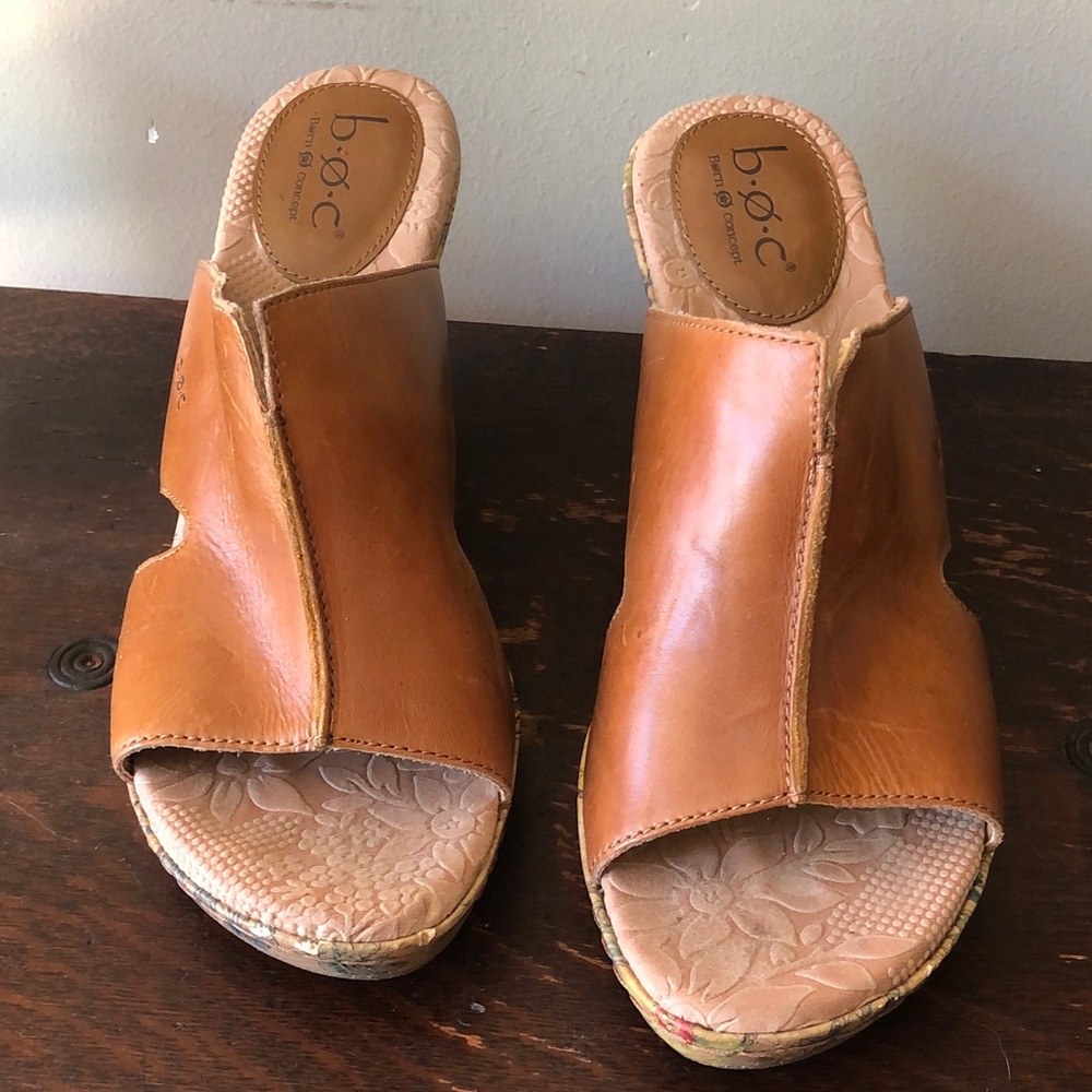 b.o.c. Leather Open-Toe Tan Slide Mules